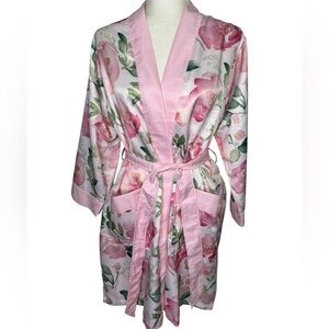 Hello Gorgeous Pink Floral Satin Robe size S/M